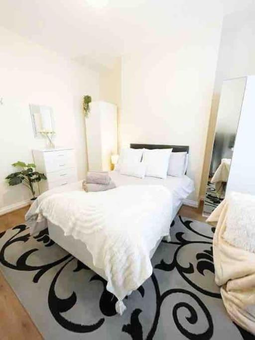 5 Bedroom, Sleeps 9 - Base To Explore Liverpool And Beyond Exterior foto