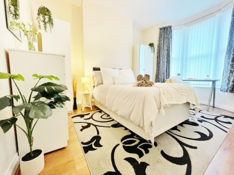 5 Bedroom, Sleeps 9 - Base To Explore Liverpool And Beyond Exterior foto