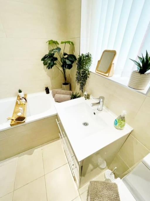 5 Bedroom, Sleeps 9 - Base To Explore Liverpool And Beyond Exterior foto